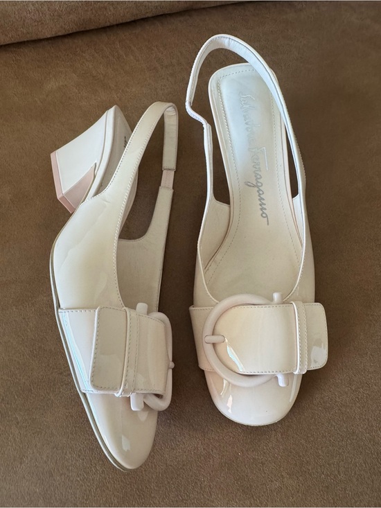 Salvatore Ferragamo Shoes - Salvatore Ferragamo Briget 7.5 C Pump Leather Classic Gancini Heel